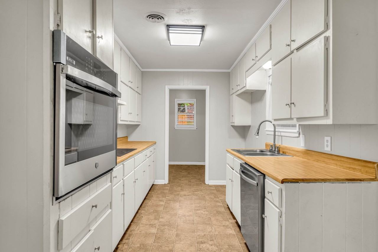 2507 Buckner Ave - Photo 4 of 17