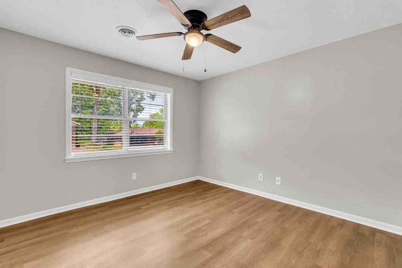 2507 Buckner Ave - Photo 5 of 17