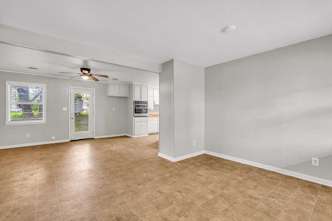 2507 Buckner Ave - Photo 7 of 17