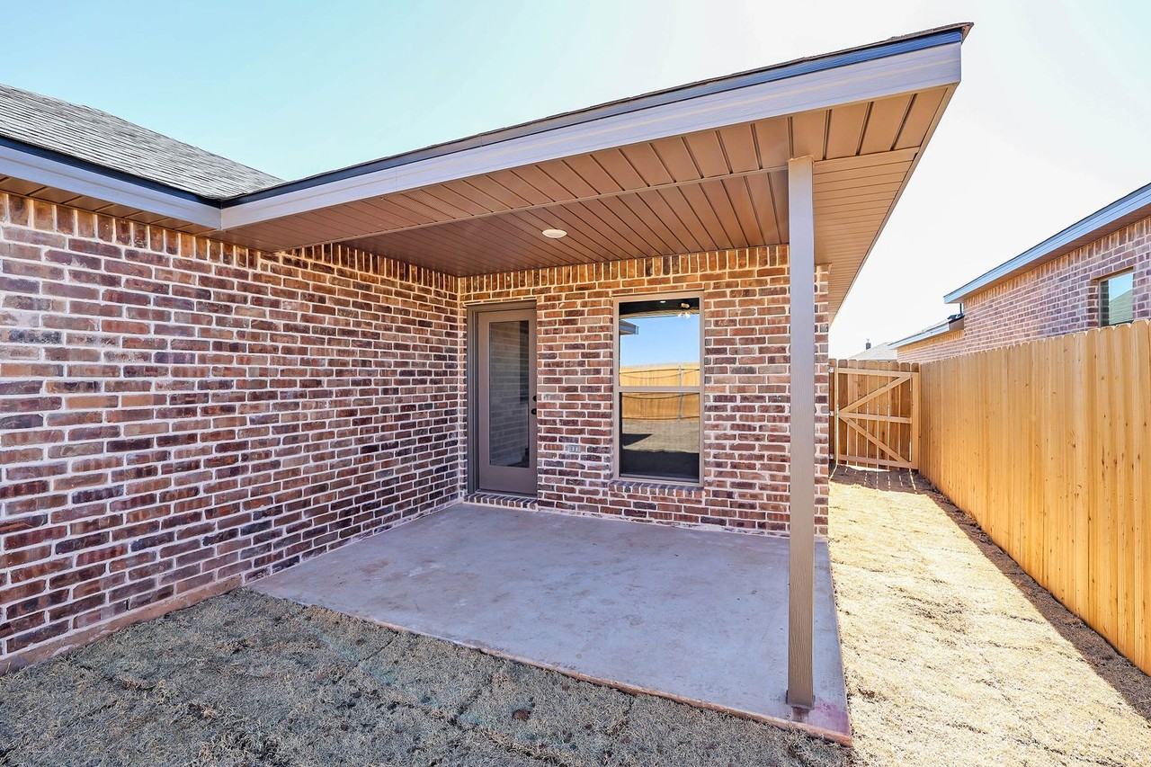 9704 Firewood Ln - Photo 4 of 32