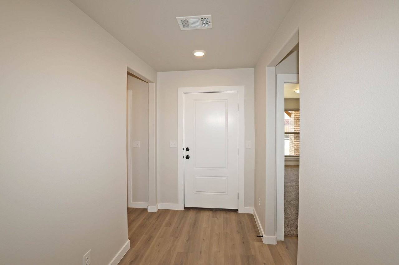 9704 Firewood Ln - Photo 5 of 32