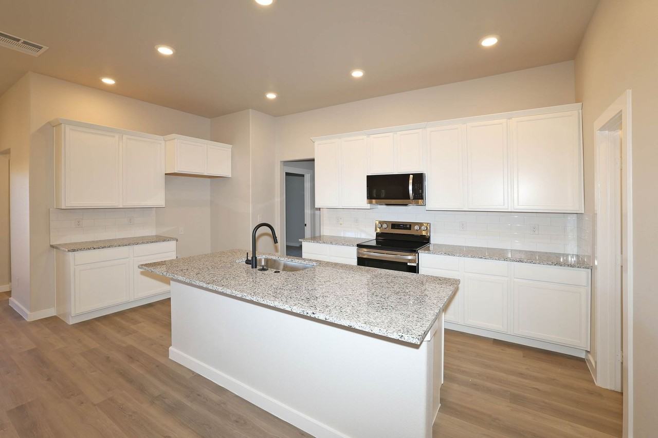 9704 Firewood Ln - Photo 6 of 32