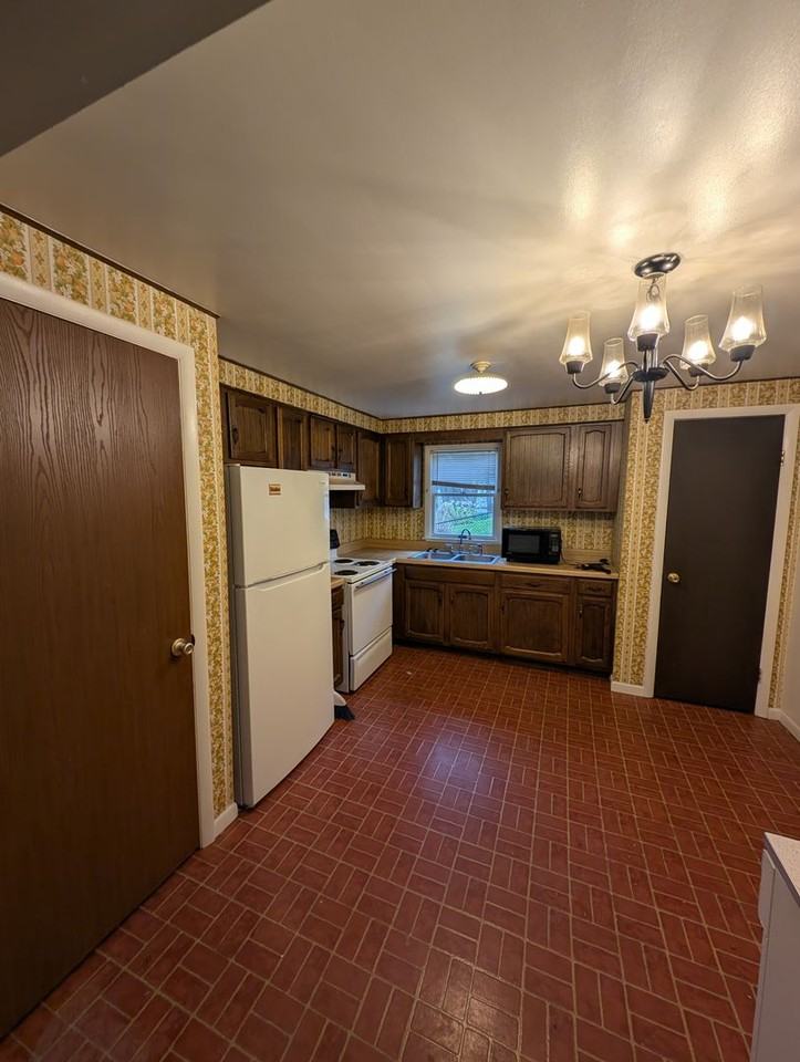 2108 2108 - 2110 Hollingsworth Street - Photo 5 of 11