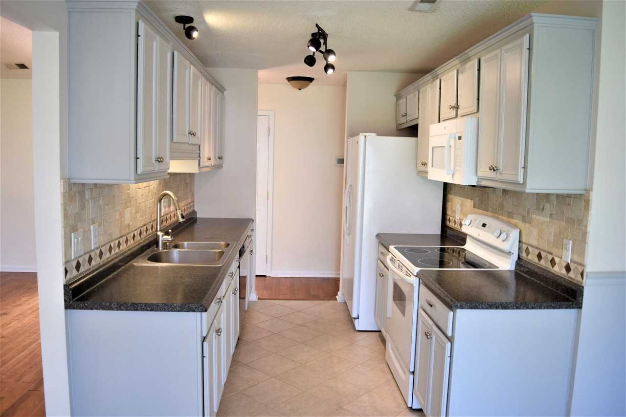 10120 Sparkling Brook Ct - Photo 5 of 17