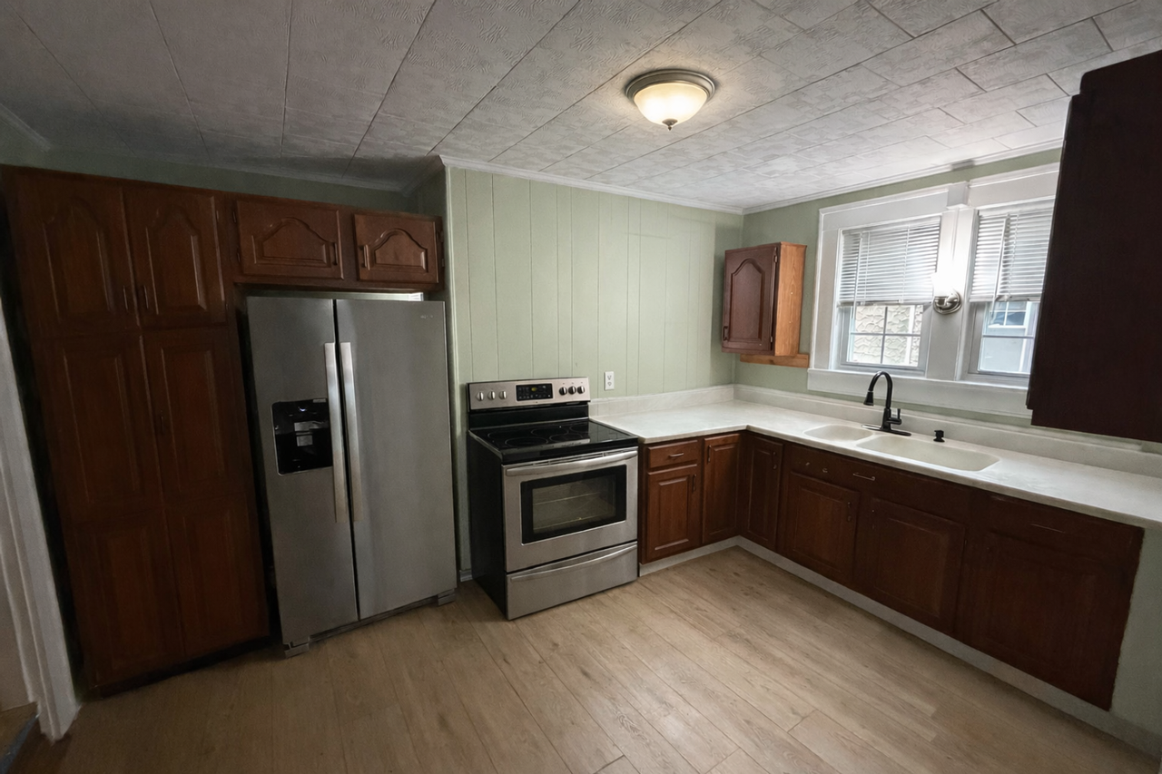 515 S Main St - Photo 3 of 7