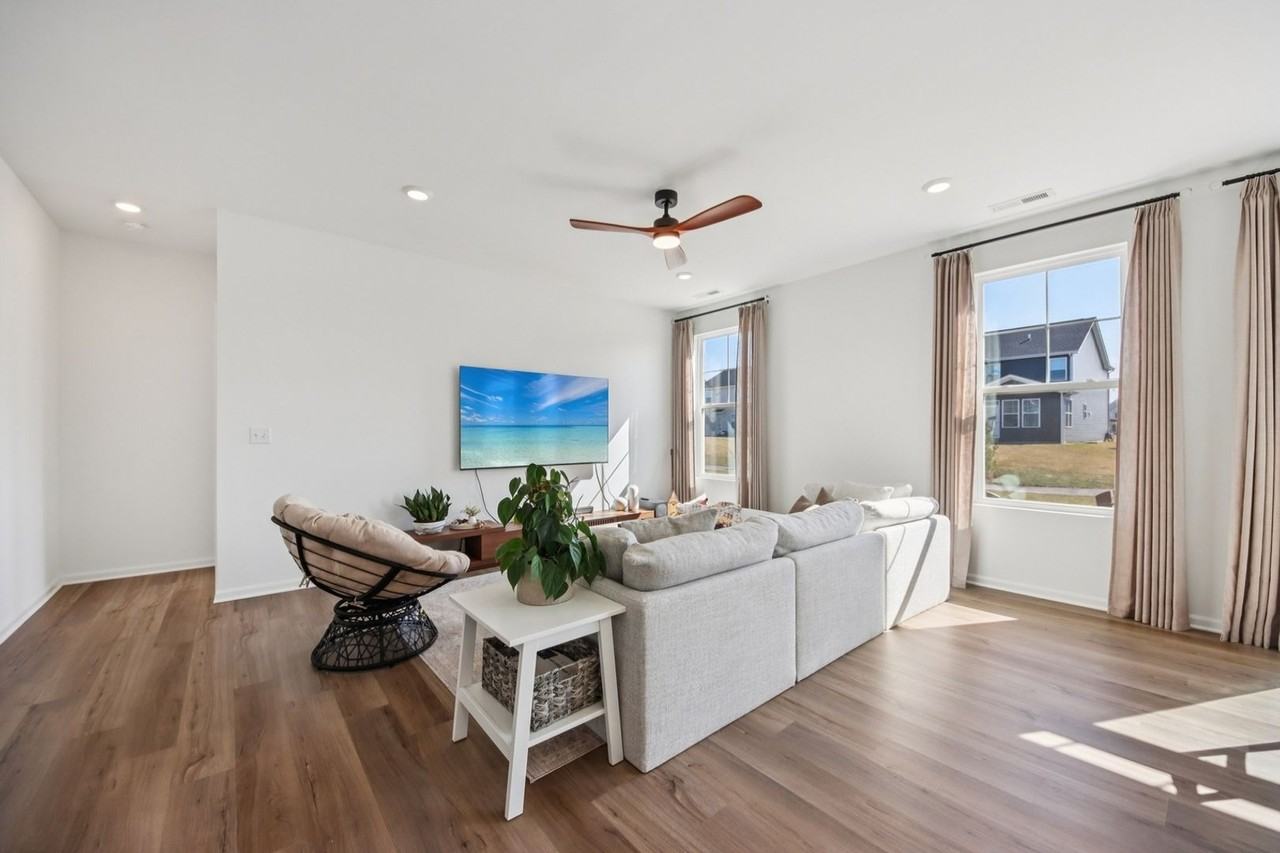 714 Alberta Ave - Photo 3 of 29