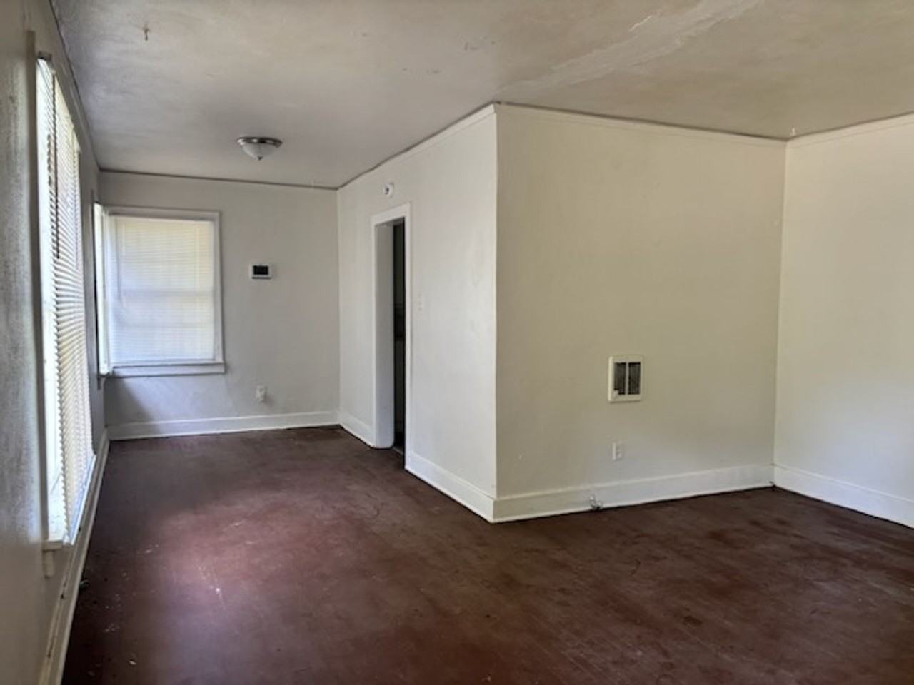 320 Heloise St - Photo 3 of 8