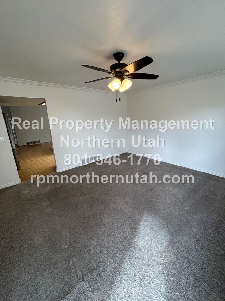 1184 N 900 E - Photo 4 of 14