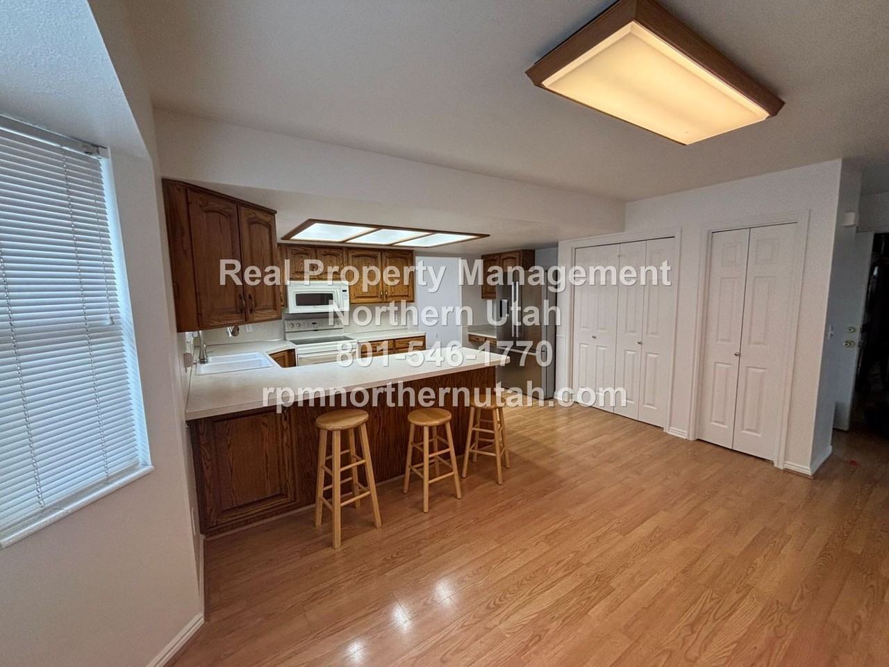 1184 N 900 E - Photo 7 of 14