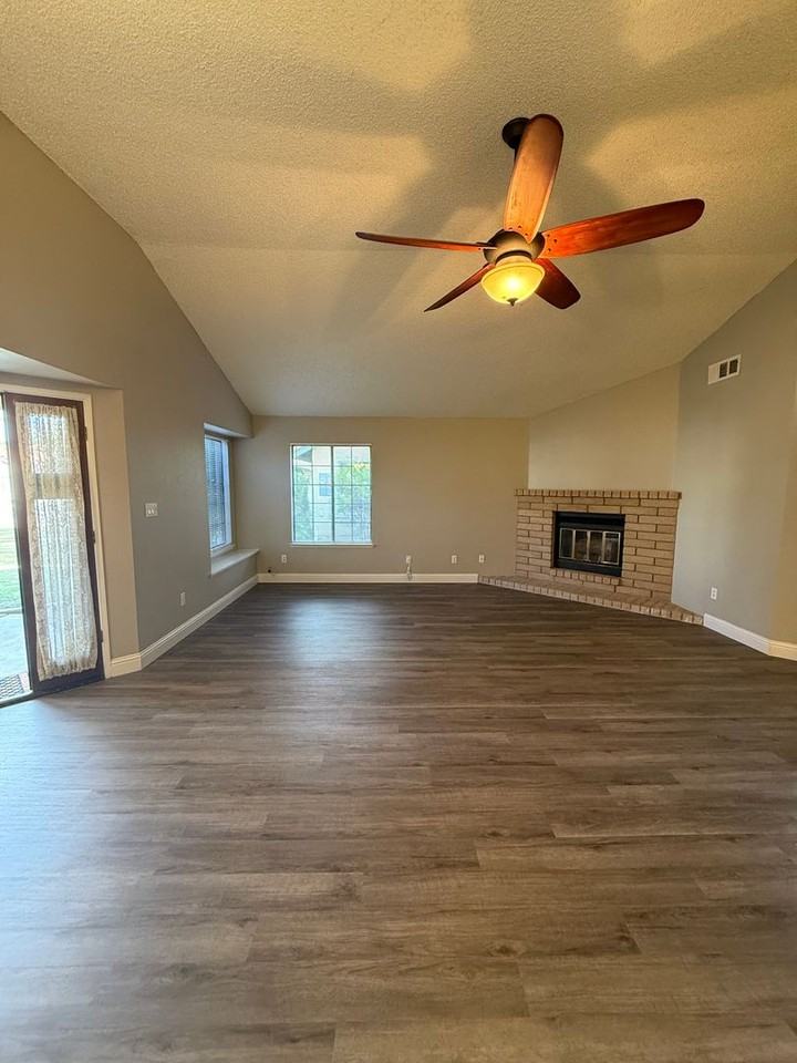 4700 Wetherby Ct - Photo 5 of 32