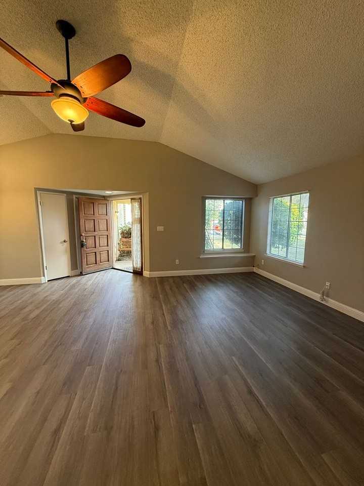 4700 Wetherby Ct - Photo 6 of 32