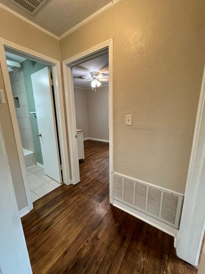 6817 Nw 55th St - Photo 6 of 13