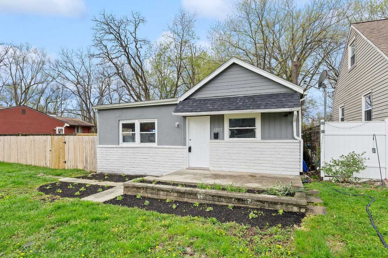 2707 Woodland Ave - Photo 2 of 32