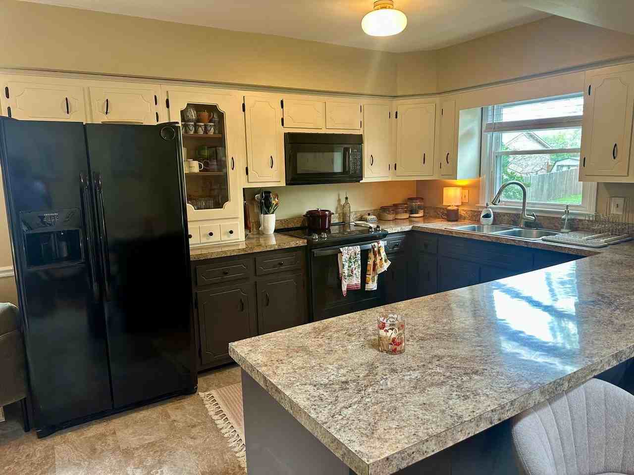 1205 Woodbridge Dr - Photo 2 of 21