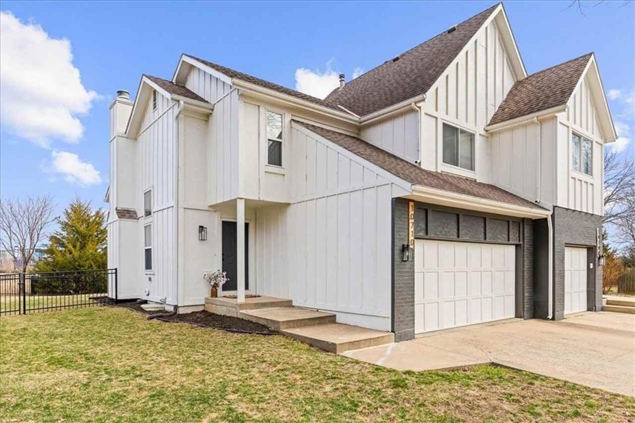 10710 W 115th St - Photo 3 of 27