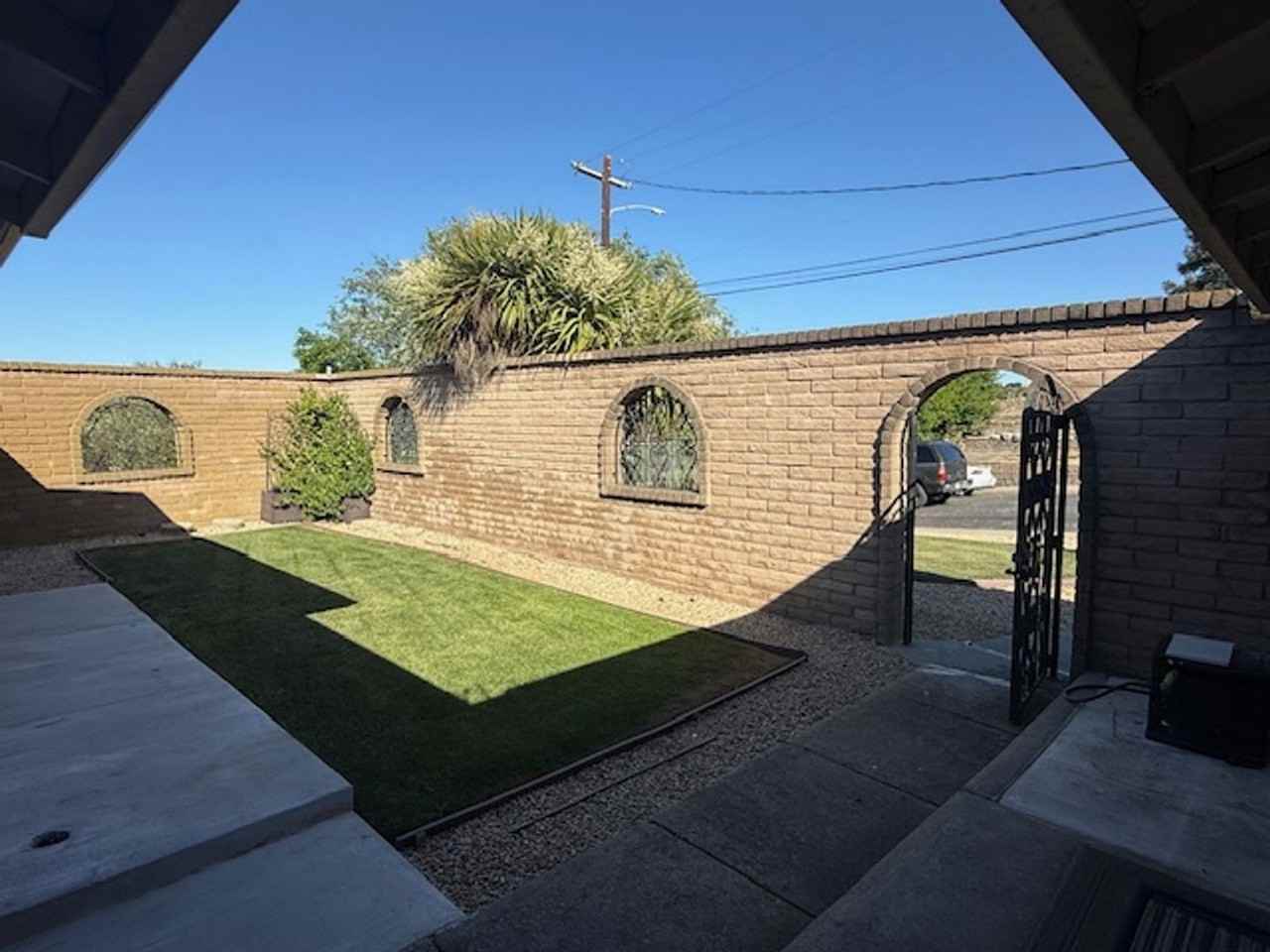 2633 Rim Rd - Photo 4 of 37