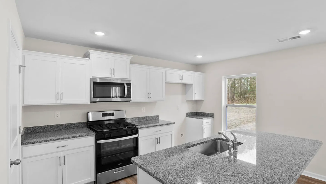 868 Wolverine Ln - Photo 7 of 33