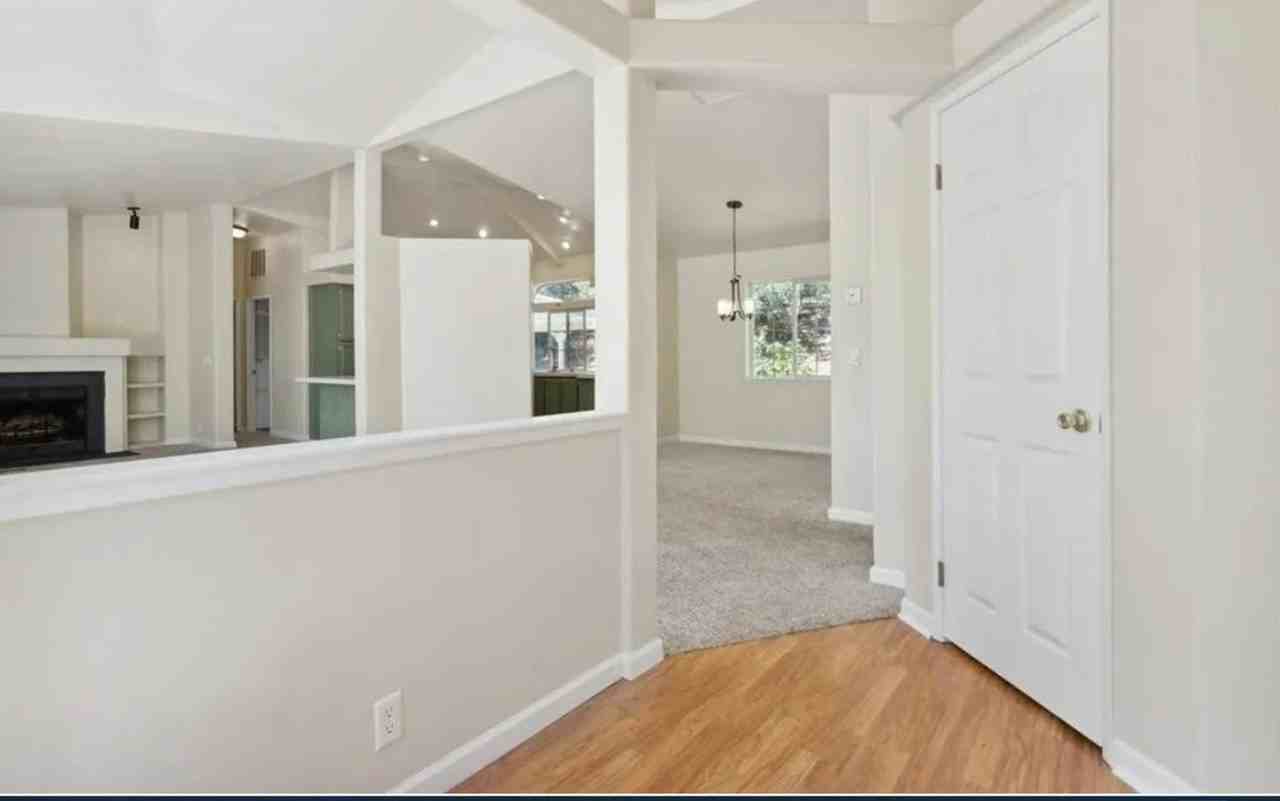 370 Virginia Ave - Photo 3 of 10