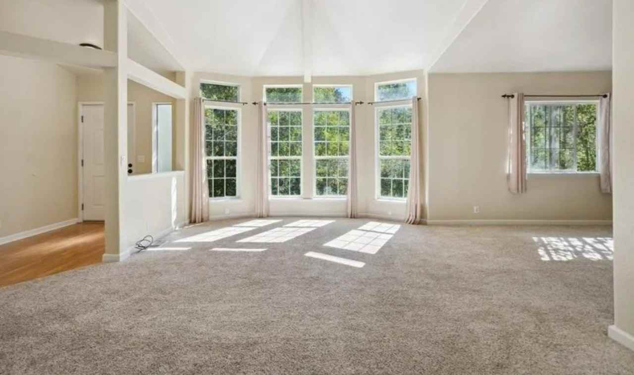 370 Virginia Ave - Photo 4 of 10