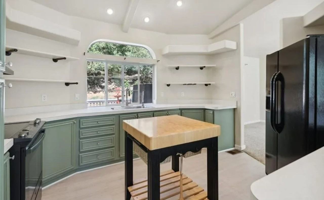 370 Virginia Ave - Photo 7 of 10