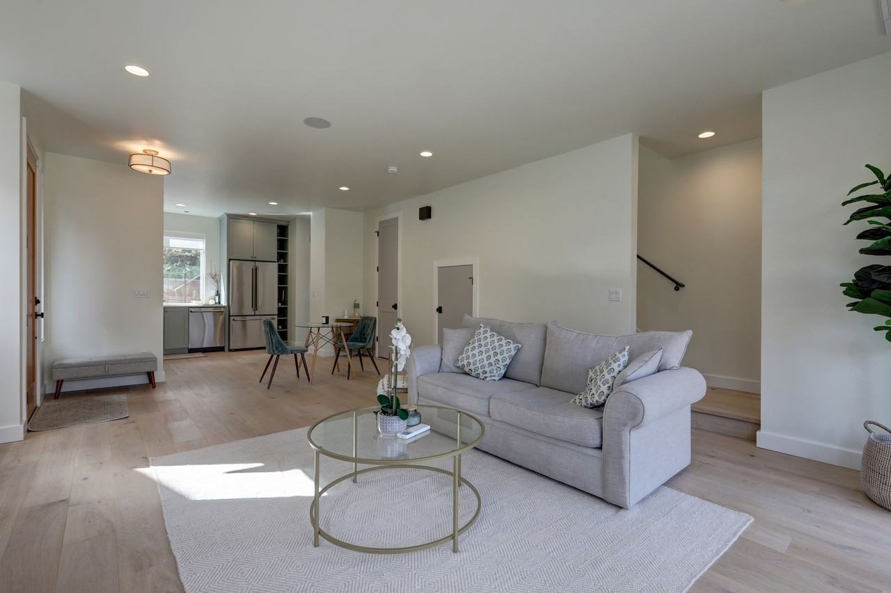 10919 Ne 59th St - Photo 6 of 20