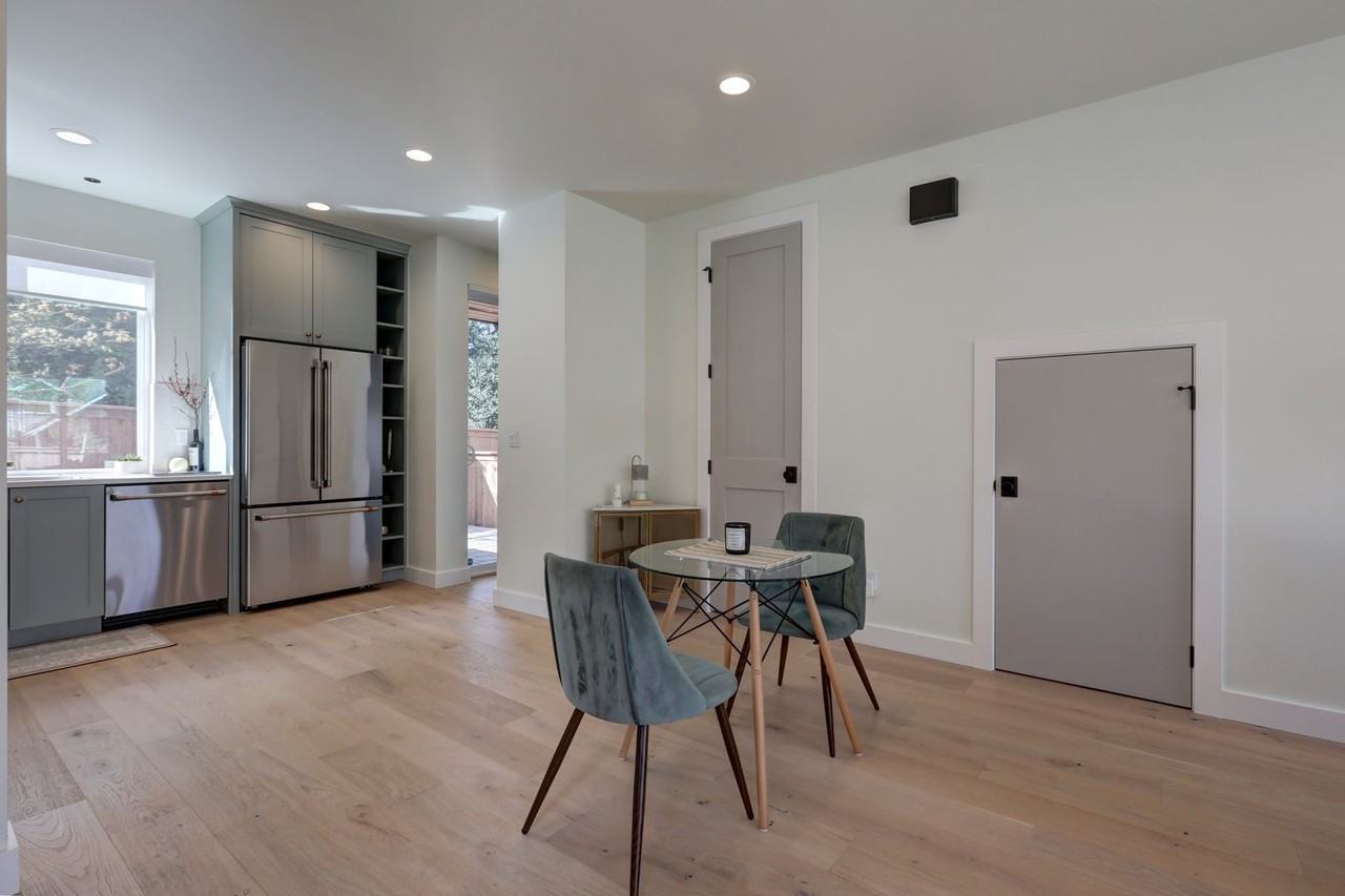 10919 Ne 59th St - Photo 7 of 20