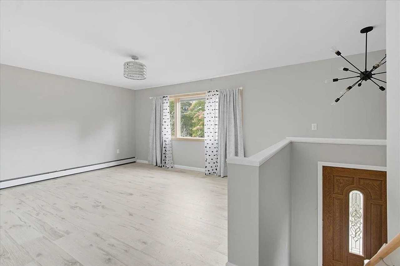 89 Oakwood Dr - Photo 2 of 25