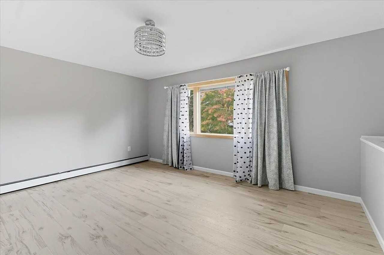 89 Oakwood Dr - Photo 3 of 25