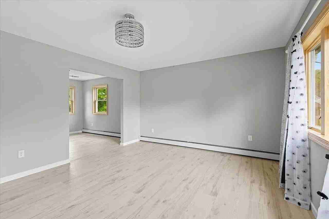 89 Oakwood Dr - Photo 5 of 25