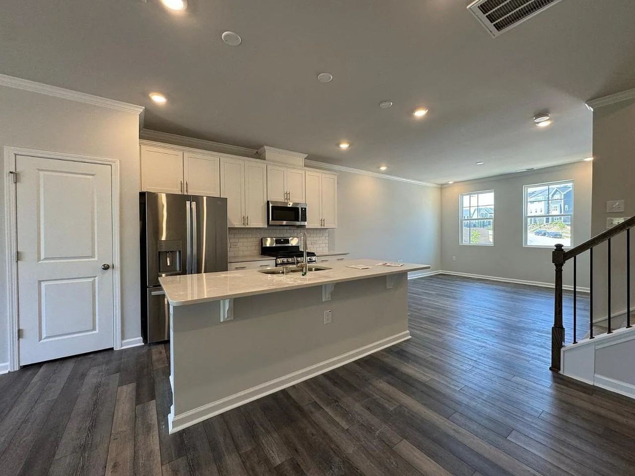 368 Devon Cliffs Dr - Photo 4 of 36