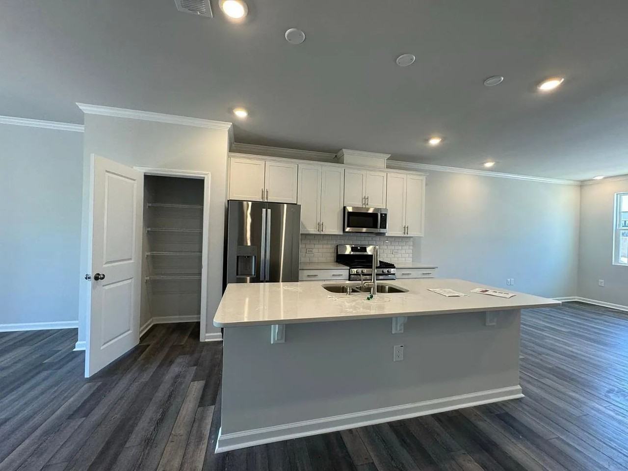 368 Devon Cliffs Dr - Photo 6 of 36