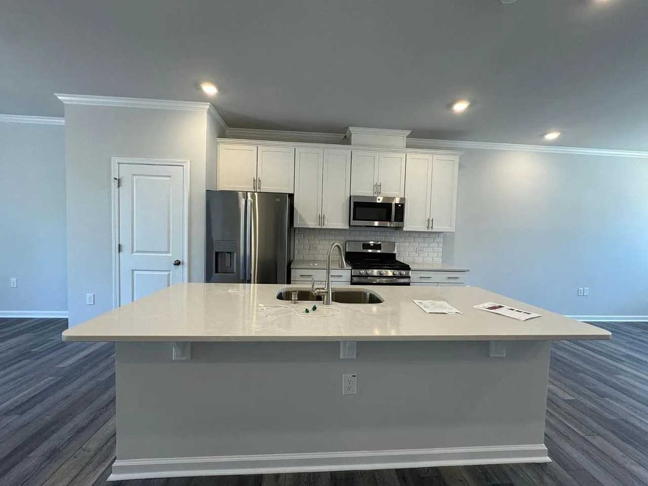 368 Devon Cliffs Dr - Photo 5 of 36