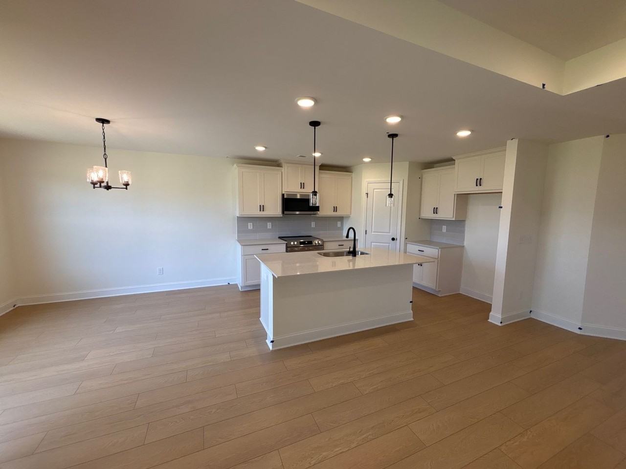 122 Luxor Ave - Photo 2 of 8