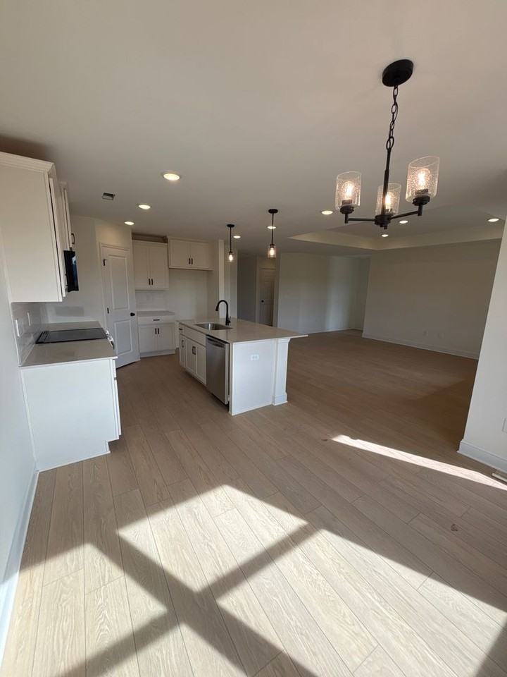 122 Luxor Ave - Photo 4 of 8