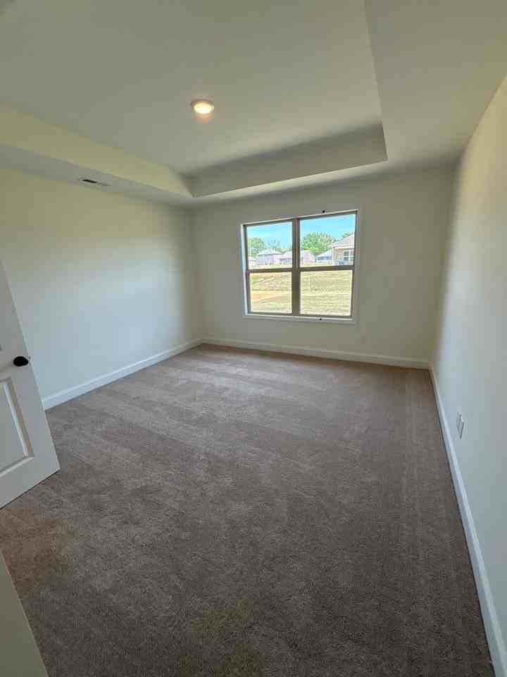 122 Luxor Ave - Photo 6 of 8