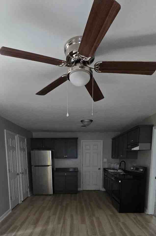 2020 Agnes St - Photo 2 of 8