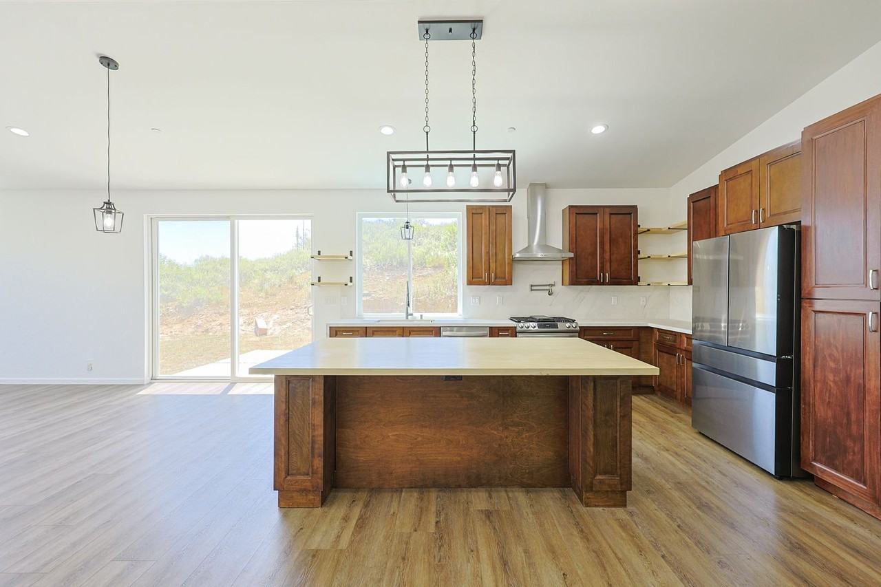 26143 Sky Dr - Photo 6 of 35