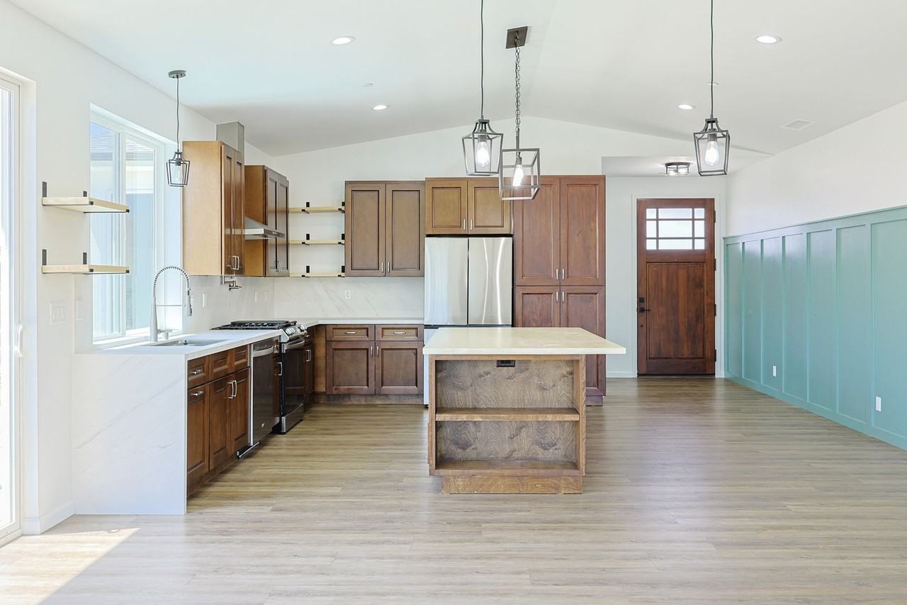 26143 Sky Dr - Photo 7 of 35