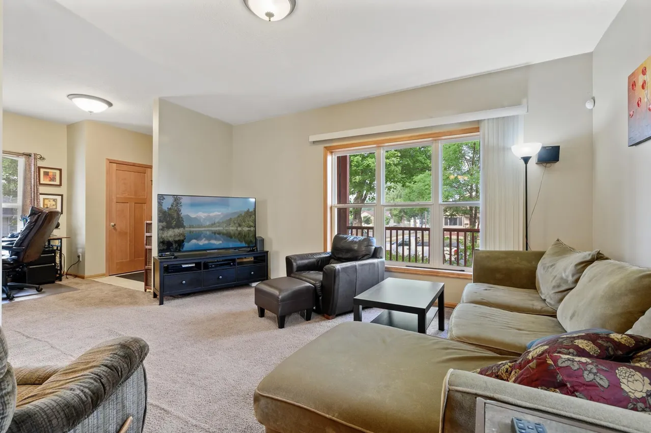 1600 Thomas Ave N - Photo 5 of 30