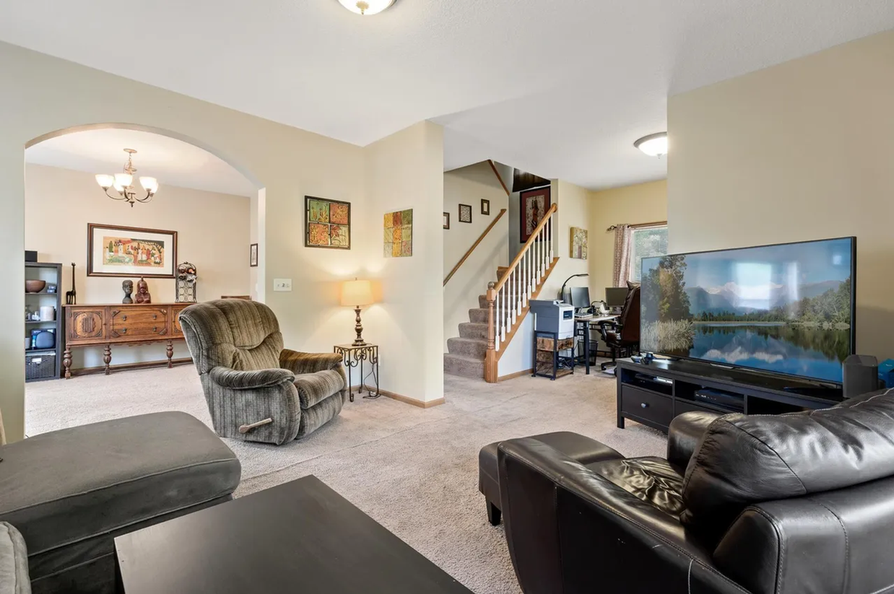 1600 Thomas Ave N - Photo 6 of 30