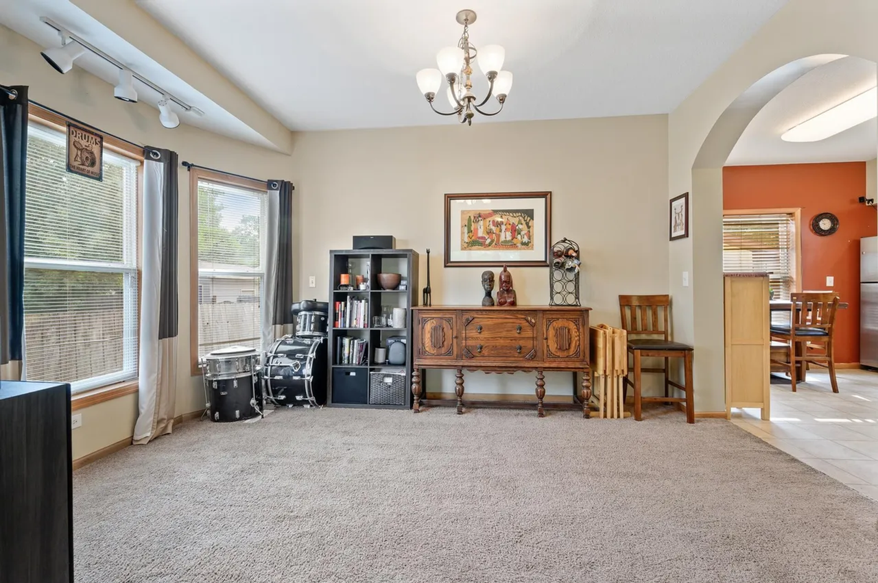 1600 Thomas Ave N - Photo 7 of 30