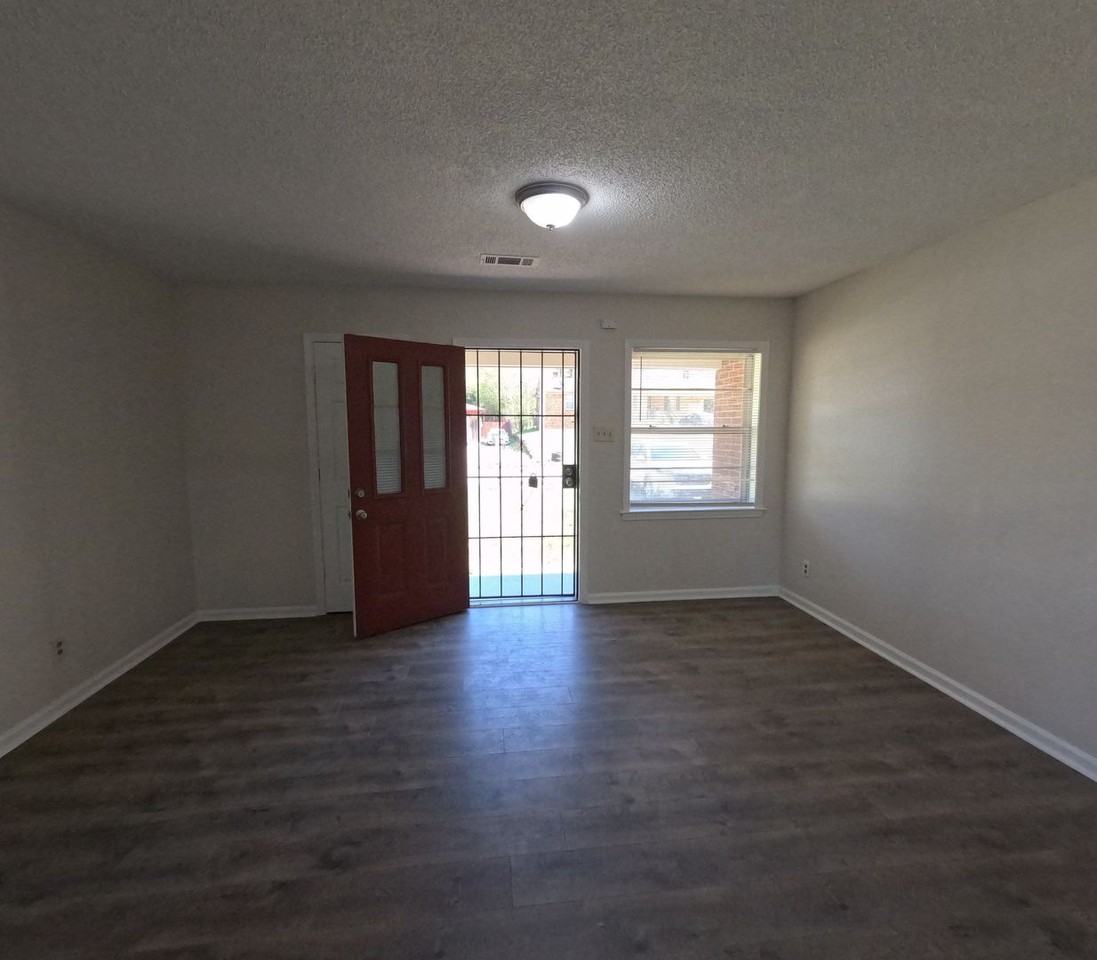 4177 Coventry Dr - Photo 4 of 19