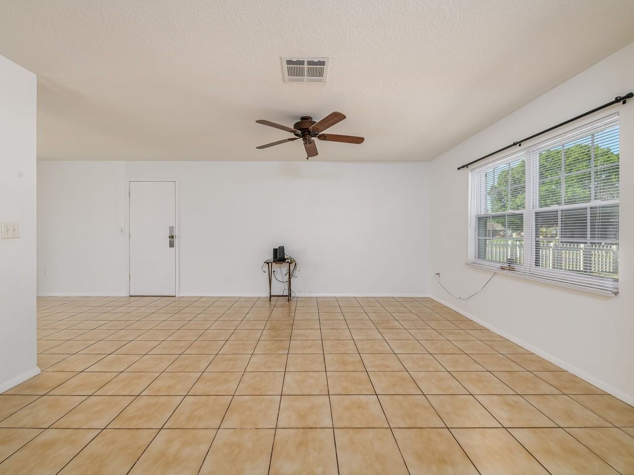 11422 Wheeling Dr - Photo 3 of 30