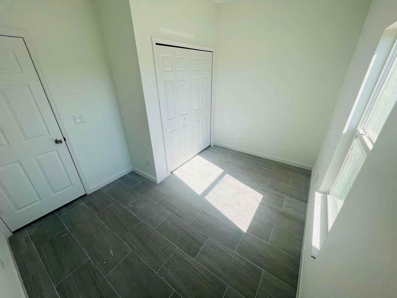 1701 Ne 44th Ter - Photo 5 of 11