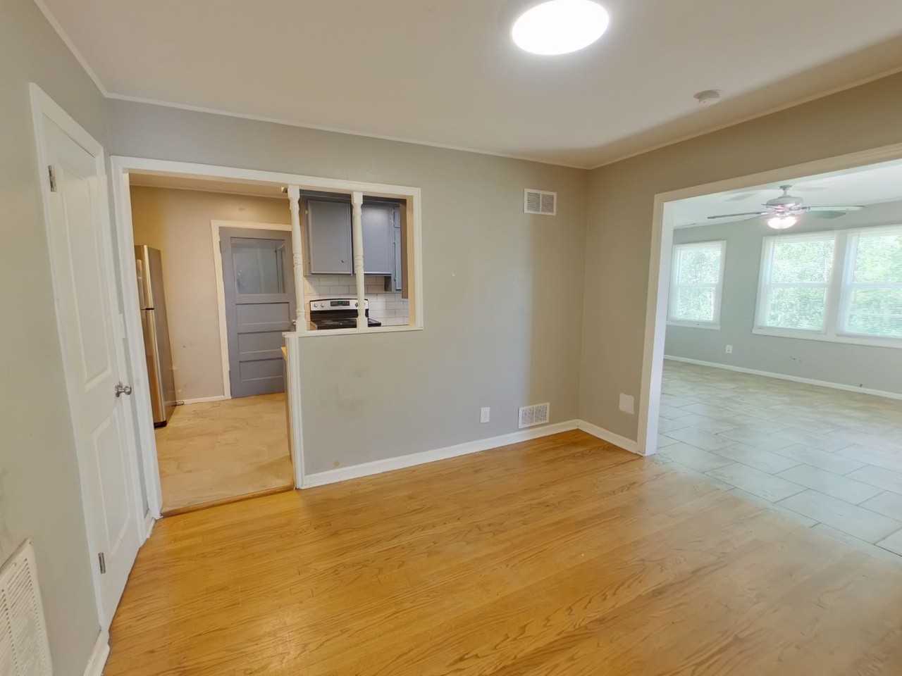 430 N Jackson Heights St - Photo 3 of 11