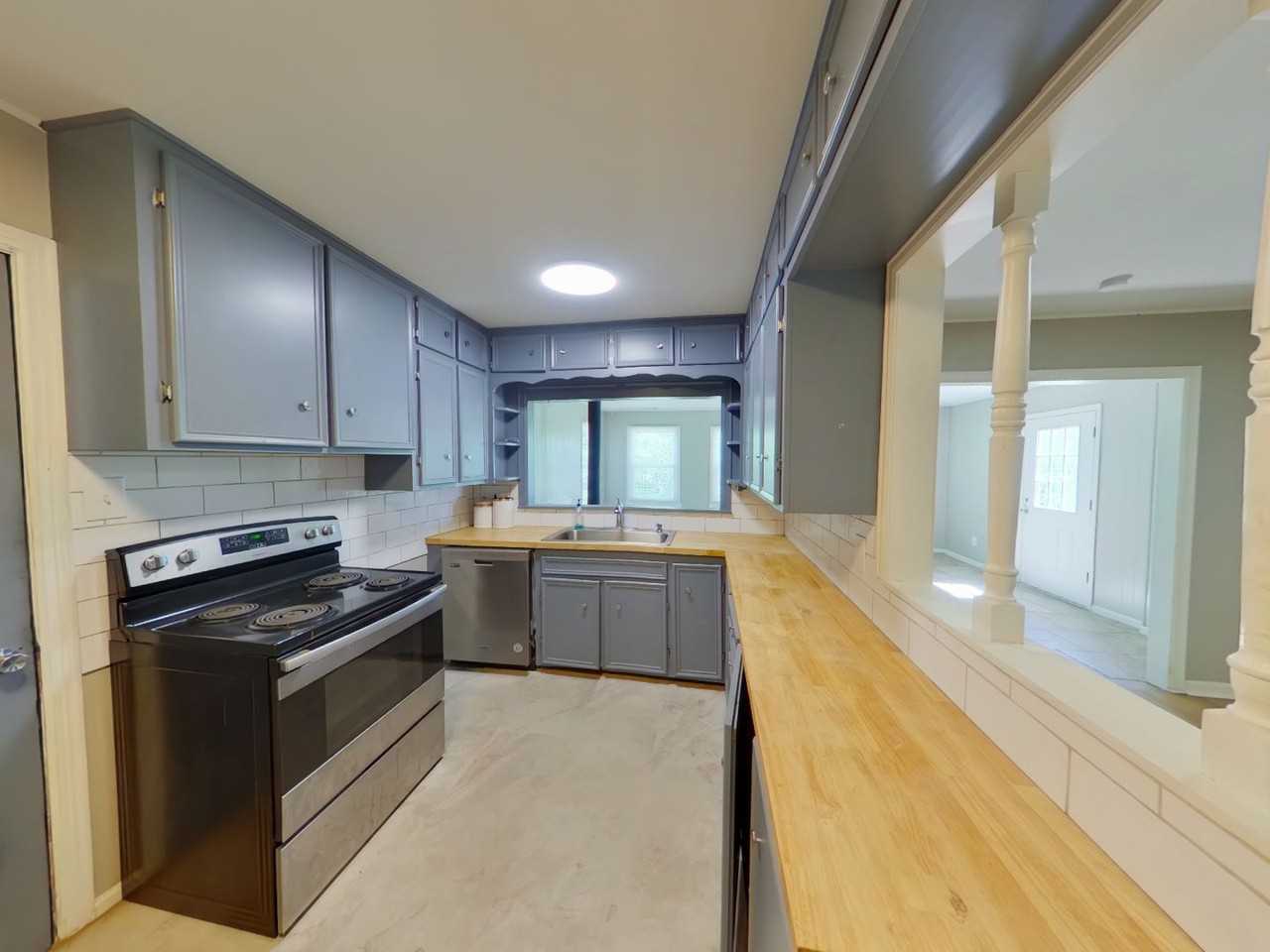 430 N Jackson Heights St - Photo 4 of 11