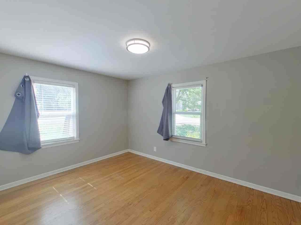 430 N Jackson Heights St - Photo 6 of 11