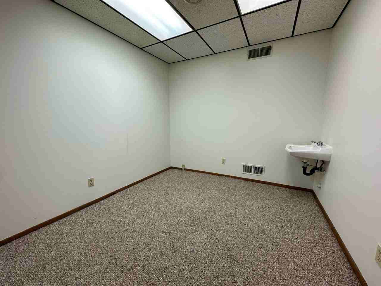 3528 Blvd Of The Allies Apt 1st - Photo 6 of 11