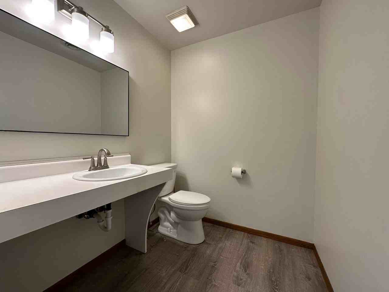 3528 Blvd Of The Allies Apt 1st - Photo 7 of 11