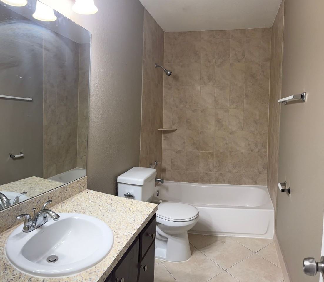 11583 Nw 45th St - Photo 6 of 7